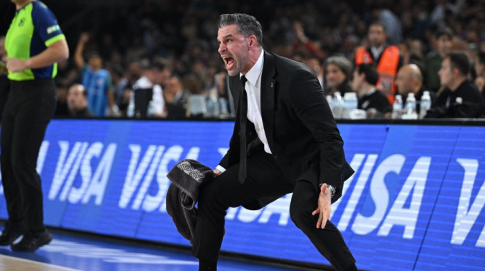 Alimpijević urlao i bacao sve oko sebe: Selektor Srbije potpuno izgubio kontrolu na meču Evrokupa (FOTO/VIDEO)