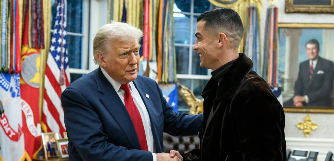 Ronaldo se družio sa Trampom: Bela kuća objavila zanimljiv snimak... Dva GOAT-a (FOTO/VIDEO)