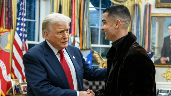 Ronaldo se družio sa Trampom: Bela kuća objavila zanimljiv snimak... Dva GOAT-a (FOTO/VIDEO)