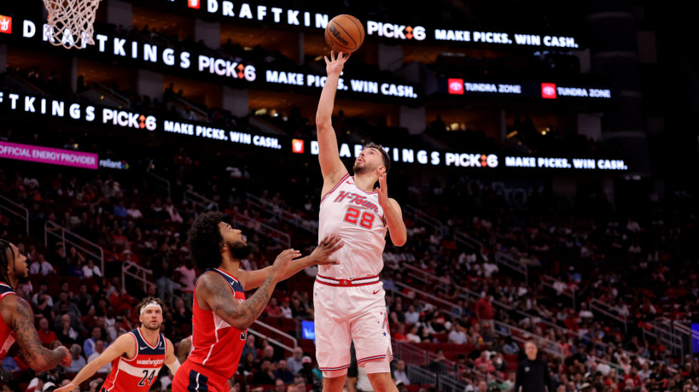 Lebron ponizio Turčina: Šengun ustao kad je video Kralja, Džejms se pravio da ga ne vidi (VIDEO)