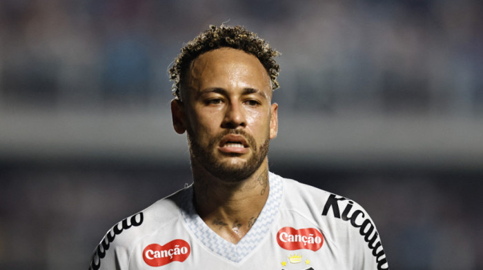 (FOTO) Nejmar operisao koleno: Isplivala fotografija iz bolnice, Brazilac želi samo jedno