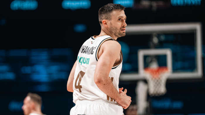 Nervoza u Dubaiju: Trener laktom udario Avramovića, Čačanin ga "ubio" pogledom (VIDEO)