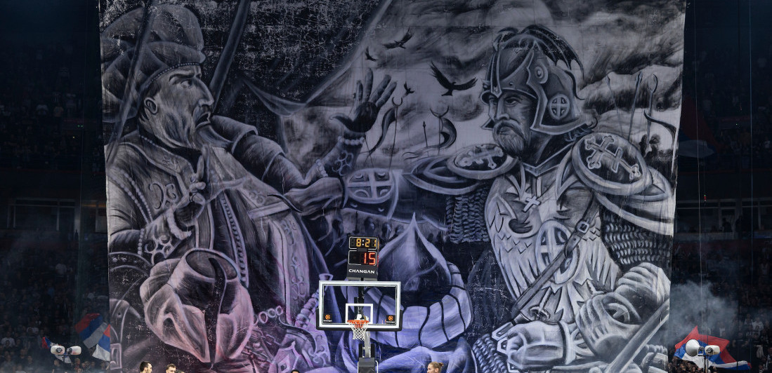 Turci kukaju, podnose žalbu Evroligi zbog transparenta na kojem Miloš Obilić ubija cara Murata (FOTO)