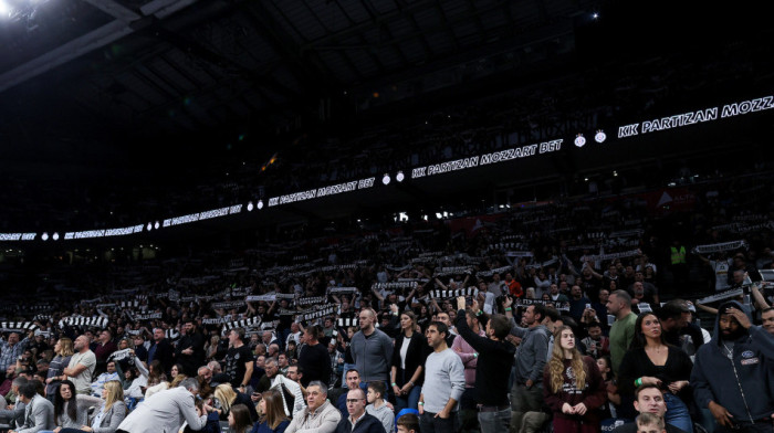 Miloš Obilić zaklao Murata usred "Arene" - Ludilo na meču Partizana sa turskim timom (FOTO)