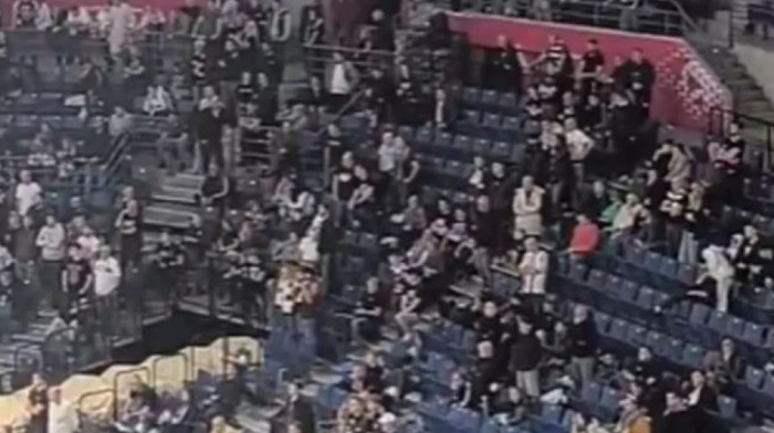 (VIDEO) Poluprazna Arena, ovako nešto se ne pamti: Navijači Partizana masovno napuštaju halu, isplivao snimak