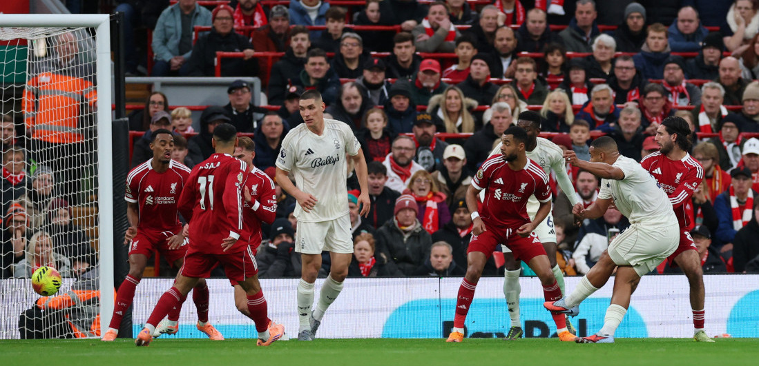 Veliki kiks Petrovića, ali se Bonrmut spasio - Milenković zgazio Liverpul nasred "Enfilda"