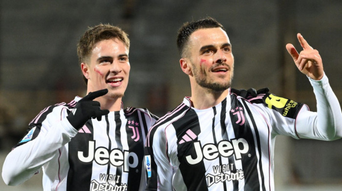 Bombaaaa! Projektil Filipa Kostića u derbiju - Juve slavi Srbina (VIDEO)