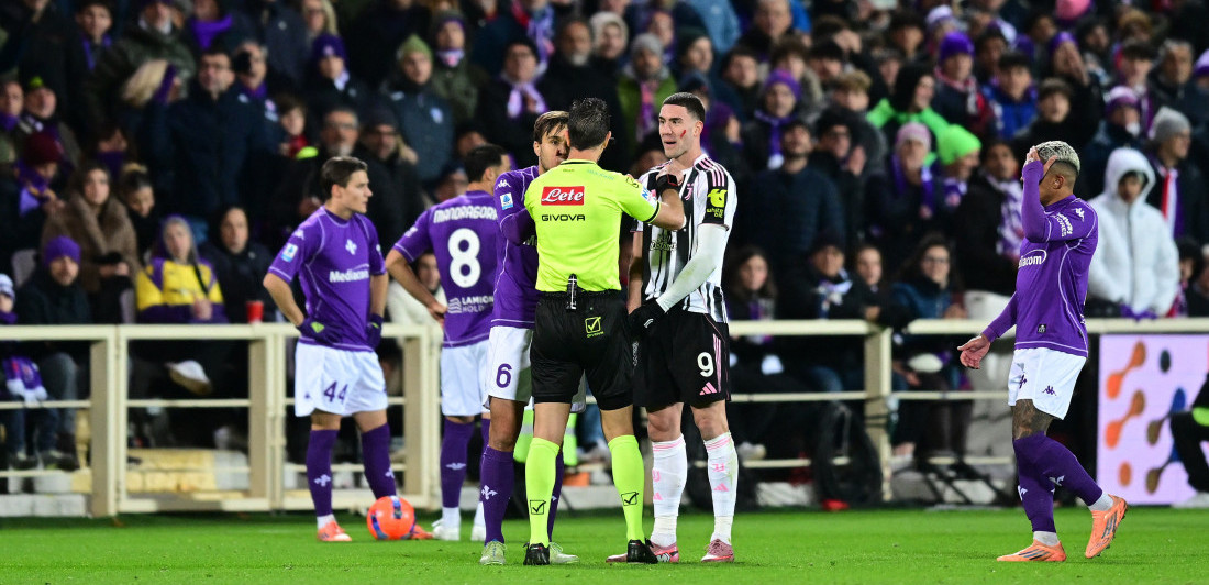 Skandal u Italiji! Sudija usred utakmice molio Vlahovića da ne napušta teren! (FOTO GALERIJA)
