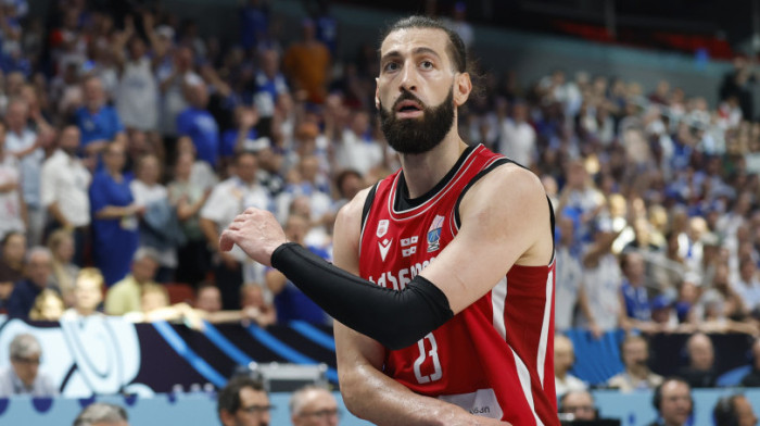 Šengelija i ljubav prema rodnoj zemlji: Prihvata Džikićev poziv i prelazi više od 4.500 kilometara