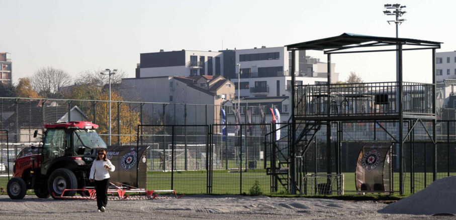 Radovi u Partizanovom kampu - Niču novi teren i tribine u SC "Zemunelo" (FOTO GALERIJA)