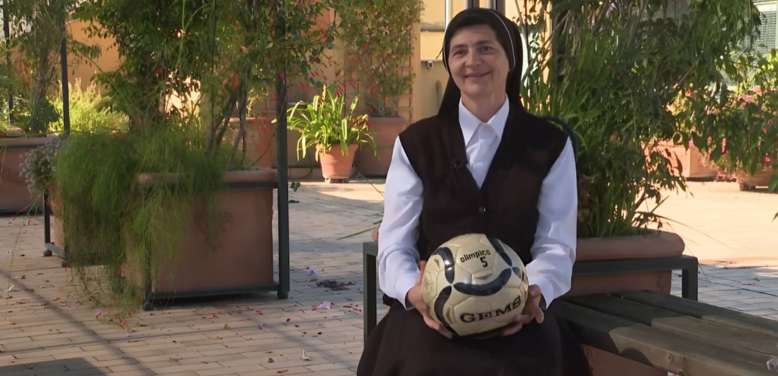 Odrekla se fudbala i okrenula Bogu - Časna sestra reguliše saobraćaj za decu i kaže: Jača sam od Ibrahimovića