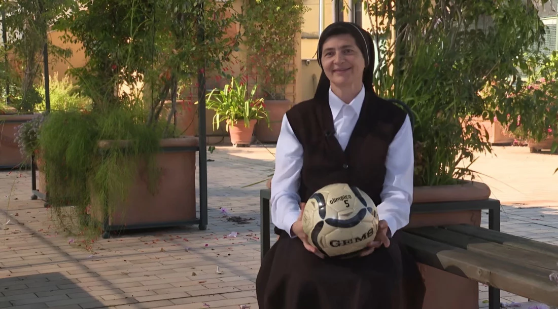 Odrekla se fudbala i okrenula Bogu - Časna sestra reguliše saobraćaj za decu i kaže: Jača sam od Ibrahimovića