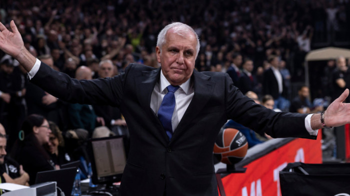 Nekoliko hiljada ljudi prati Željkov let uživo: Obradović kasni u Beograd