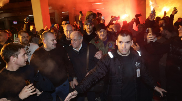 (FOTO/VIDEO) Pogledajte trenutak kada je Željko Obradović izašao pred navijače Partizana