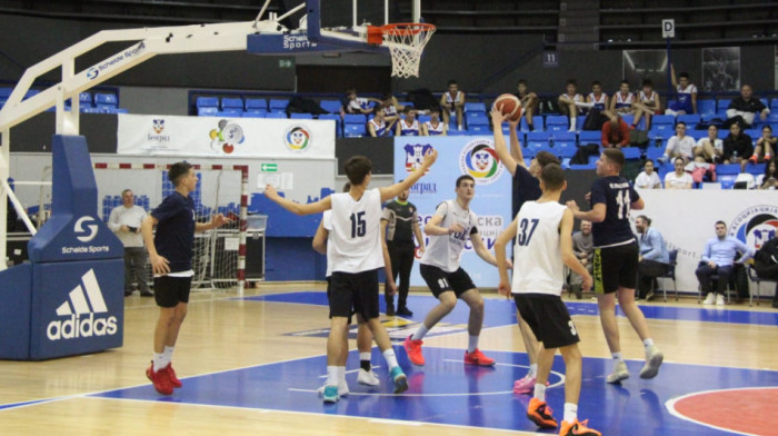 Poznati iz sveta glume i sporta delili medalje školarcima