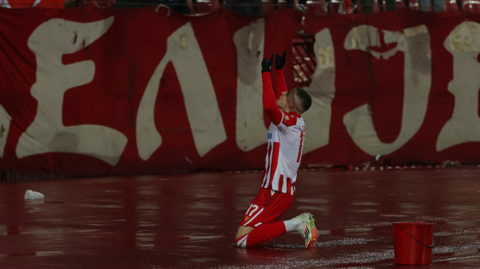 Pogledajte Zvezdin gol za vođstvo protiv FCSB: Duarte pogodio, pa klekao pred navijačima (VIDEO)