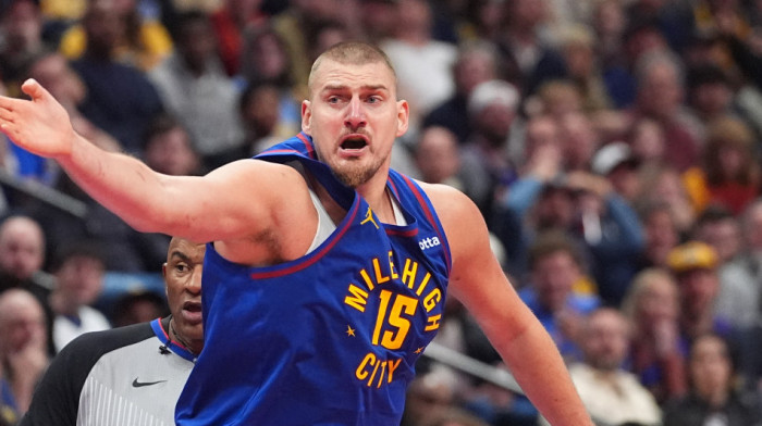 Kako vas nije sramota?! NBA brutalno pokrala Jokića, ovo mu se nikad nije desilo (VIDEO)