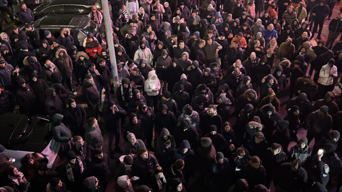 Kolaps ispred Arene: Armija navijača moli Željka da ostane (VIDEO)