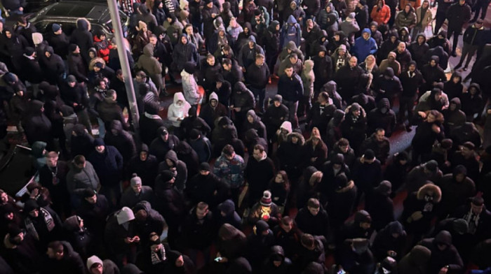 Haos: Navijači pokušali da upadnu u Beogradsku arenu  (VIDEO)