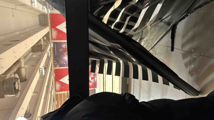 Haos zbog Žoca! Navijači Partizana lome stakla na ulazima Arene! (VIDEO/FOTO)