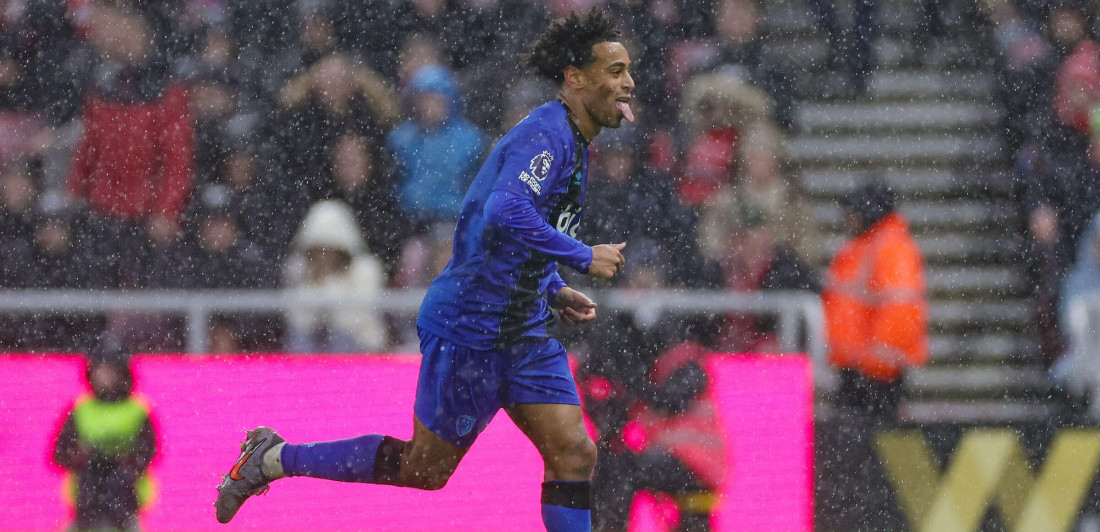 Ljudi, šta ovo bi!? Premijer liga videla golčinu sa pola terena (VIDEO)