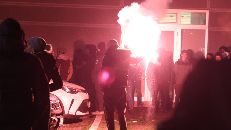 Džumbus: Navijači pokušali da upadnu u Beogradsku arenu  (VIDEO)