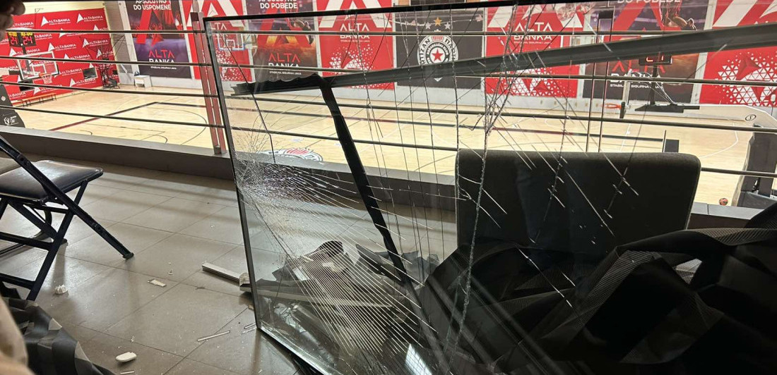 Haos zbog Žoca! Navijači Partizana lome stakla na ulazima Arene! (VIDEO/FOTO)