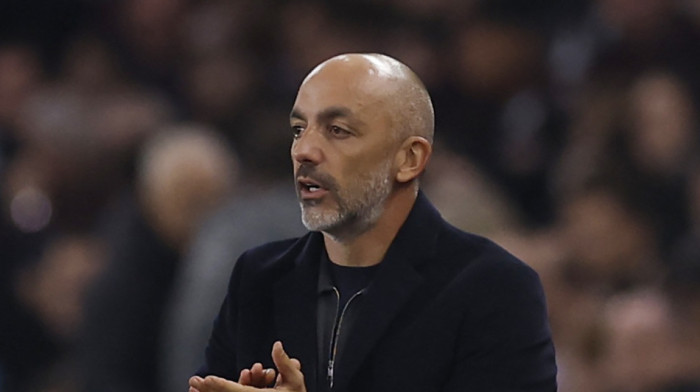 Horor, huligani Makabija hteli da linčuju Žarka Lazetića - Bacali baklje i dimne bombe na stan srpskog trenera