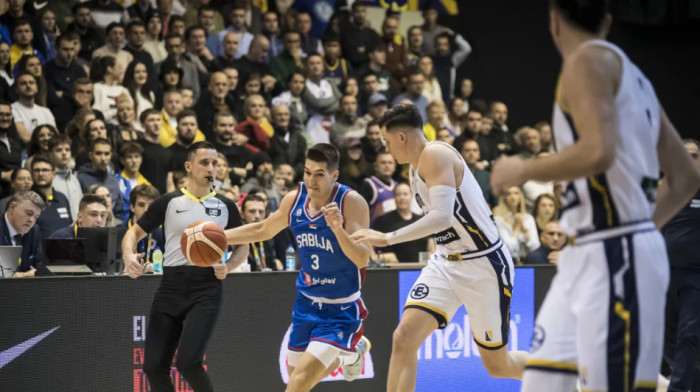 "BH Fanatikosi" hteli da naprave haos, istakli oduzete srpske transparente, prozivali Rumune