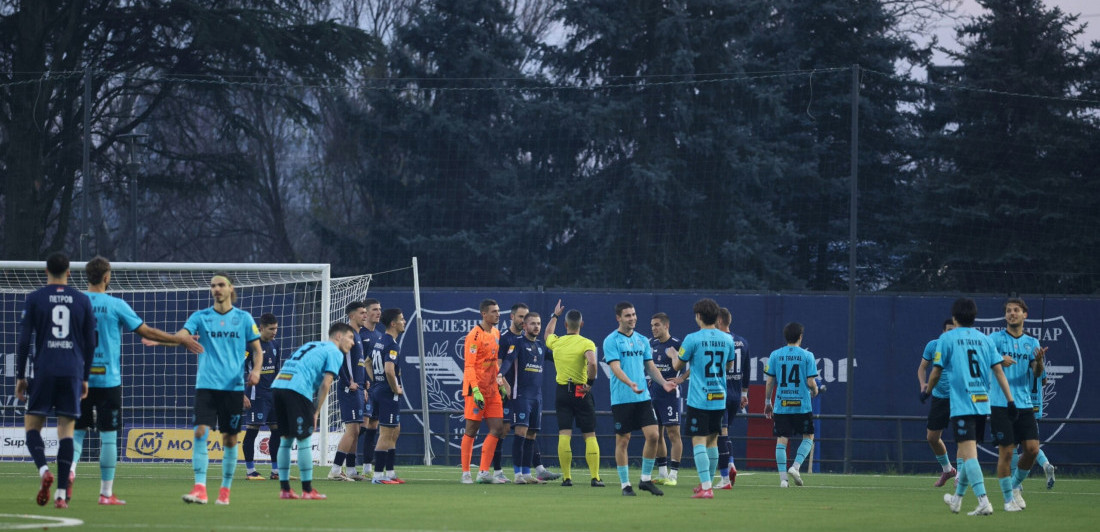 Strašne scene u Kupu Srbije: Fudbaler Trajala pao u nesvest tokom utakmice, lekari odmah uleteli na teren