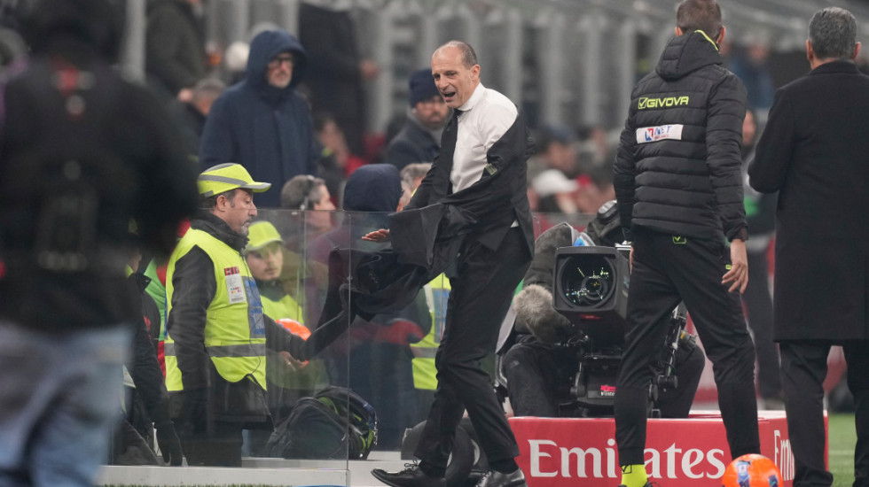 Alegri suspendovan zbog napada na sudiju - I Milan udaren po džepu