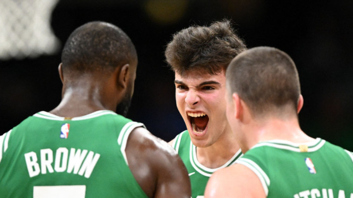 Braun sasuo Niksima 42 poena, Boston opet gazi