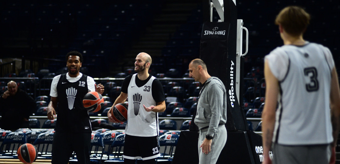 Crno-beli spremni za derbi: Pogledajte kako je izgledao poslednji trening Partizana (VIDEO)