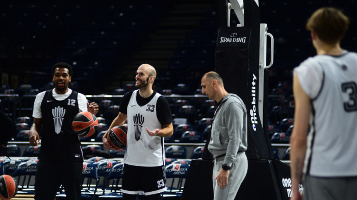 Crno-beli spremni za derbi: Pogledajte kako je izgledao poslednji trening Partizana (VIDEO)