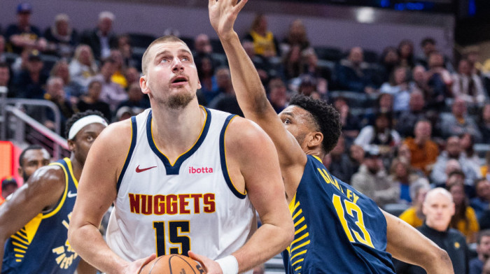 Jokića tuku, grebu, ali mu ništa ne mogu - Marej odigrao meč sezone (VIDEO)