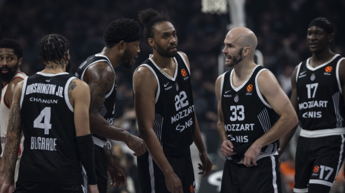 (VIDEO) Isplivao snimak: Navijači skandirali "Obradović Željko", pa se obrušili na igrače