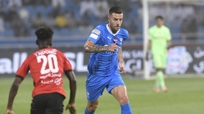 Sergej pokušao da se zamaskira, navijači Lacija ga prepoznali: Onda je nastao haos (VIDEO)