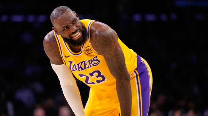 Lebron prekinuo niz dug 18 godina: Izabrao je asistenciju za pobedu pre slave (VIDEO)