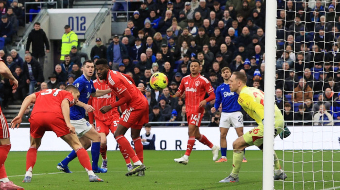 (VIDEO) Aufff, nestvaran autogol Milenkovića - O ovome bruji cela Engleska