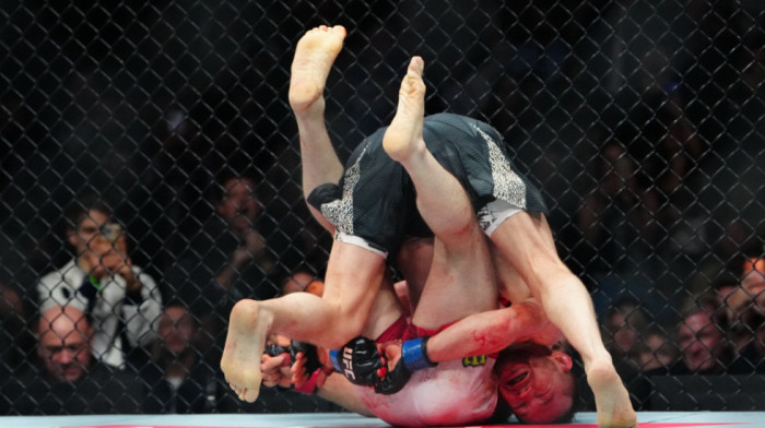 Ne gledajte ako nemate jak želudac: Unakazio mu lice, bacio ga na glavu... (FOTO)