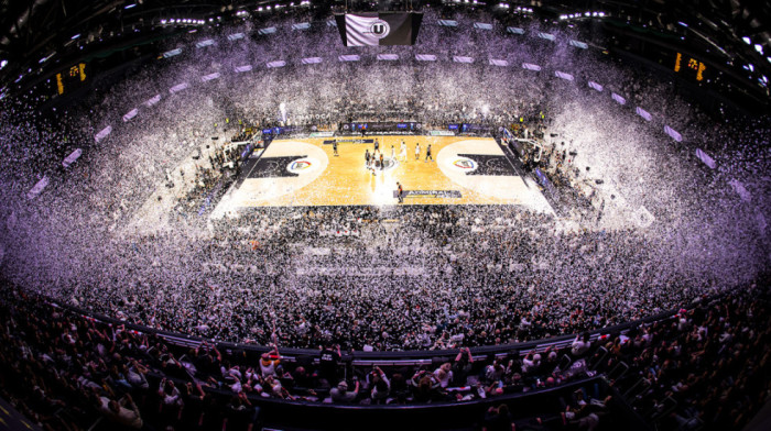 Doček za pamćenje: Navijači Kluža priredili spektakl Partizanu (VIDEO)