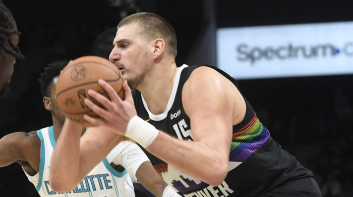 Legenda gleda u leđa Jokiću: Srbin nadmašio najvećeg ikada