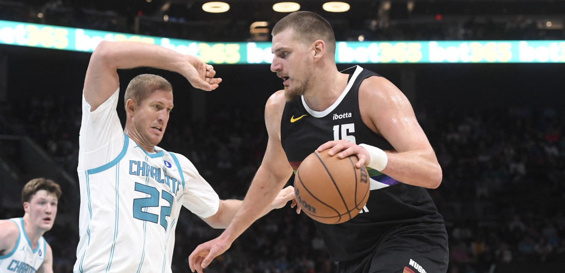 Neeee, da li je moguće? Jokiću opet izmakao tripl-dabl, ali je maltretirao Hornetse