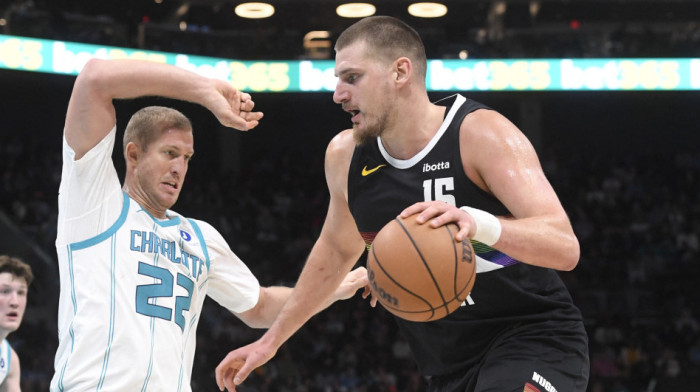 Neeee, da li je moguće? Jokiću opet izmakao tripl-dabl, ali je maltretirao Hornetse