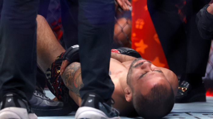 Bivši šampion zgrozio svet... Nakon jezive povrede poručio: Meč je trebao da se nastavi!