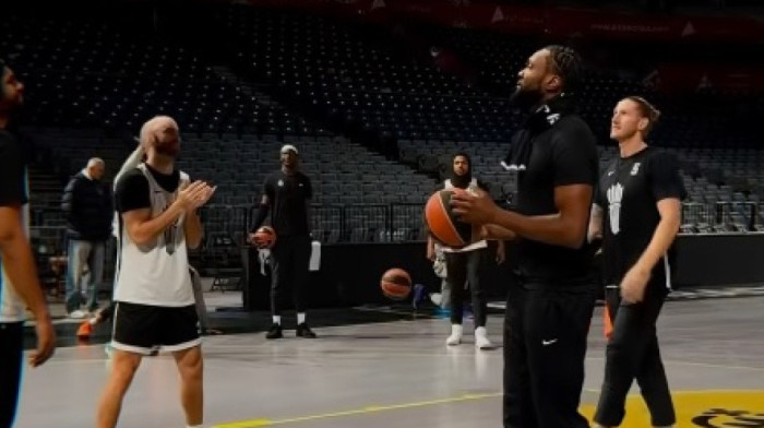 Partizan dobija pojačanje za derbi, ali prizor Karlika Džonsa sa treninga posebno raduje (VIDEO)