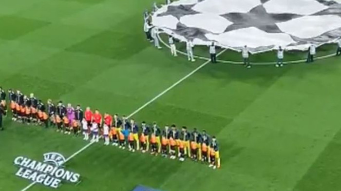 Ajoj, kakav kiks na utakmici Lige šampiona: Kako su ovo mogli da pogreše, čitav svet im se smeje (VIDEO)