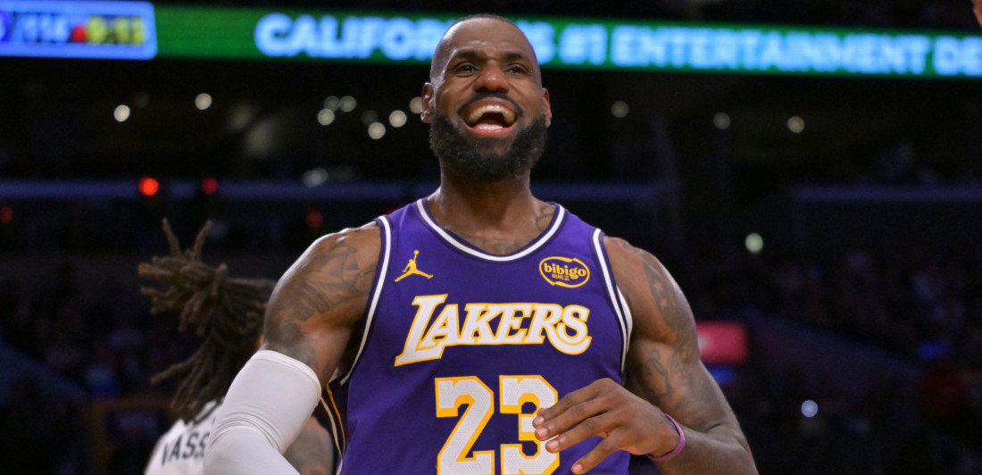 Monstruozno zakucavanje Lebrona: Ljudi, ovaj čovek ima 40 godina (VIDEO)