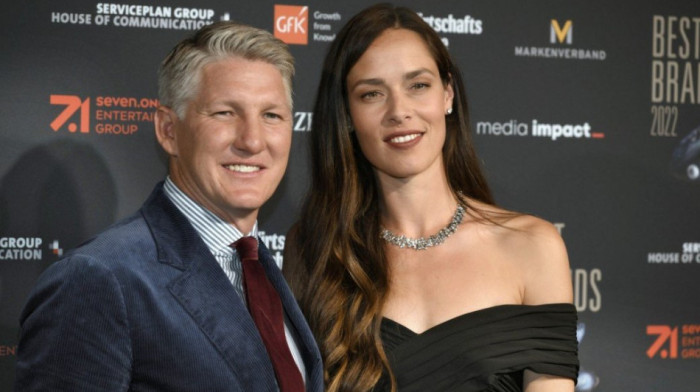 Ana i Švajni usred razvoda na Alpima: Fotkama zapalili mreže, niko ne priča o razlazu (FOTO)