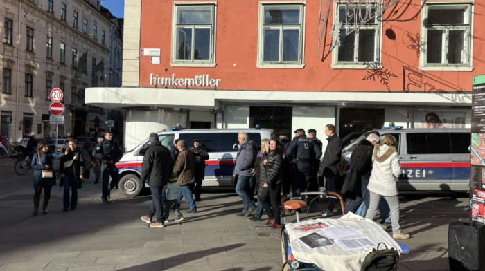 Hit scene iz Graca! Služi se "votka Arnautović", grad vrvi od policije (FOTO)